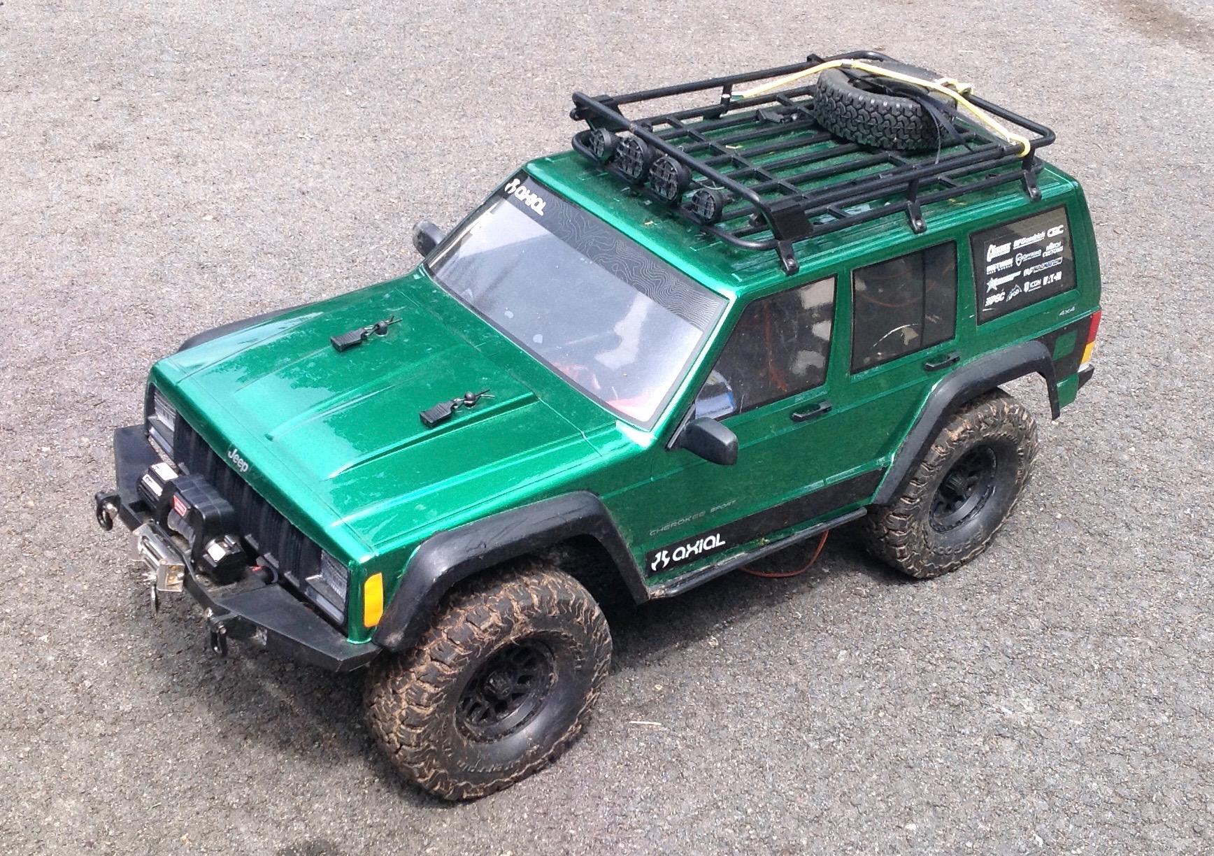 ホビーラジコン axial SCX10 II 2000 JEEP CHEROKEE Axial Racing SCX10 II 2000 Jeep Cherokee Rock Crawler Kit
